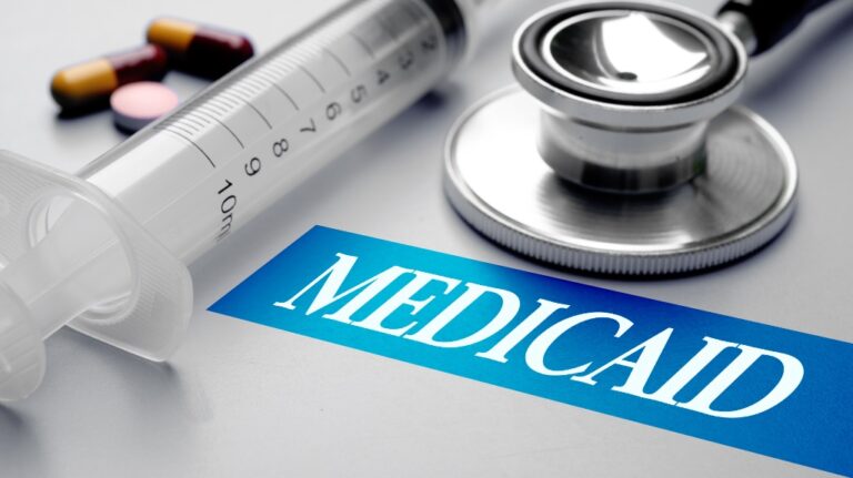 medicaid with pills and syringe