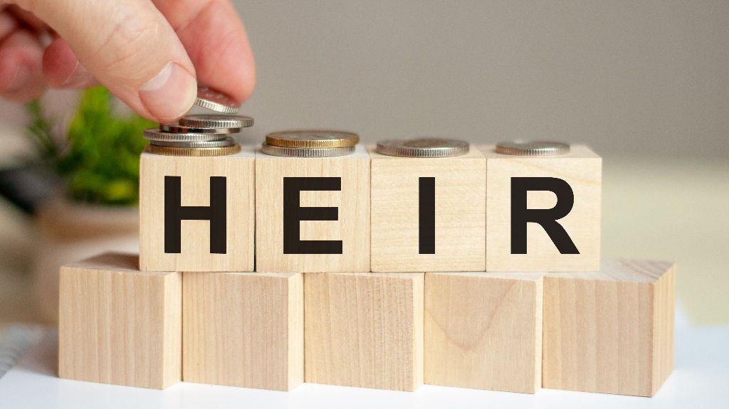 The word heir written on wood cubes